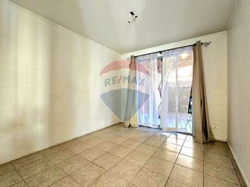 RENOVADA Y AMPLIA CASA DE 4 DORMITORIOS Y PATIO