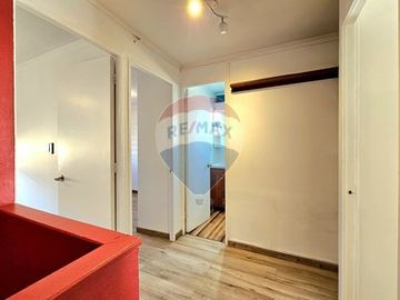 RENOVADA Y AMPLIA CASA DE 4 DORMITORIOS Y PATIO