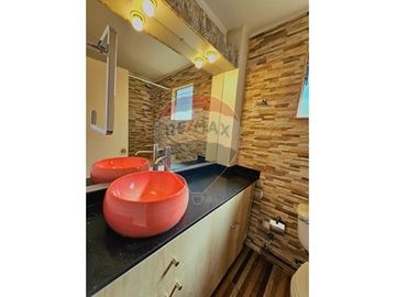 RENOVADA Y AMPLIA CASA DE 4 DORMITORIOS Y PATIO
