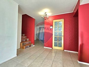 RENOVADA Y AMPLIA CASA DE 4 DORMITORIOS Y PATIO