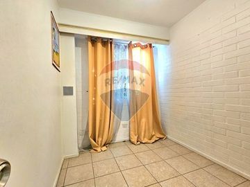 RENOVADA Y AMPLIA CASA DE 4 DORMITORIOS Y PATIO