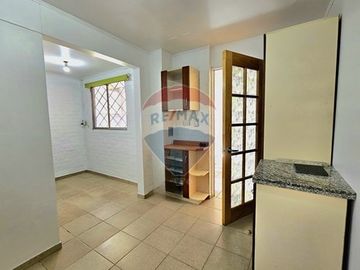 RENOVADA Y AMPLIA CASA DE 4 DORMITORIOS Y PATIO