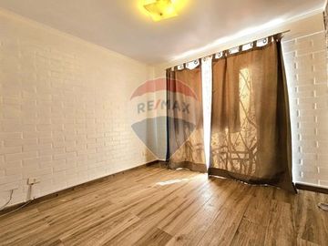 RENOVADA Y AMPLIA CASA DE 4 DORMITORIOS Y PATIO