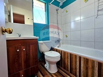 RENOVADA Y AMPLIA CASA DE 4 DORMITORIOS Y PATIO