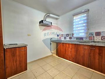 RENOVADA Y AMPLIA CASA DE 4 DORMITORIOS Y PATIO
