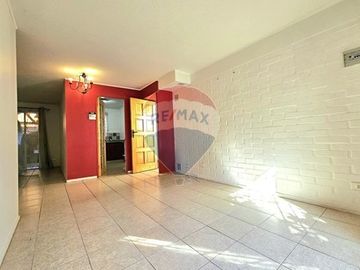 RENOVADA Y AMPLIA CASA DE 4 DORMITORIOS Y PATIO