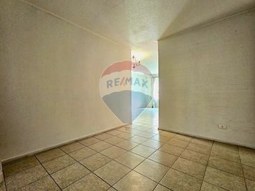 RENOVADA Y AMPLIA CASA DE 4 DORMITORIOS Y PATIO
