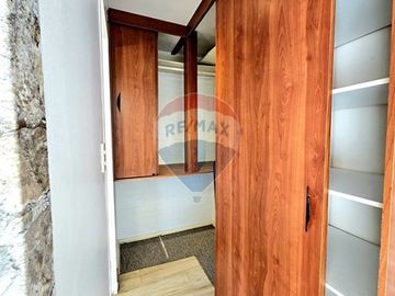 RENOVADA Y AMPLIA CASA DE 4 DORMITORIOS Y PATIO
