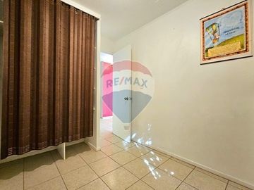 RENOVADA Y AMPLIA CASA DE 4 DORMITORIOS Y PATIO