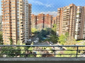 A pasos del Metro Manquehue y Colegio SEK - 130 m2
