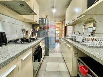 A pasos del Metro Manquehue y Colegio SEK - 130 m2
