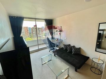 A pasos del Metro Manquehue y Colegio SEK - 130 m2