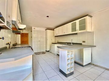 Oportunidad! Casa en privilegiado sector Vitacura