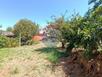 SE VENDE CASA ESQUINA, AMPLIO TERRENO EN MARIQUINA