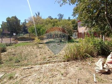 SE VENDE CASA ESQUINA, AMPLIO TERRENO EN MARIQUINA