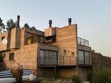 MODERNO COMPLEJO DE CABAÑAS !