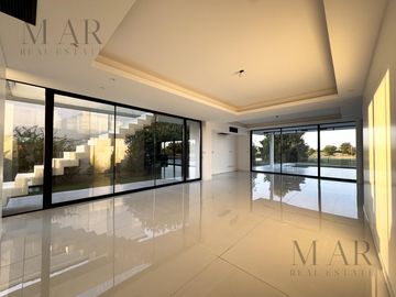 Casa en Venta exclusiva a la cancha de golf, en el Barrio El Golf, Nordelta