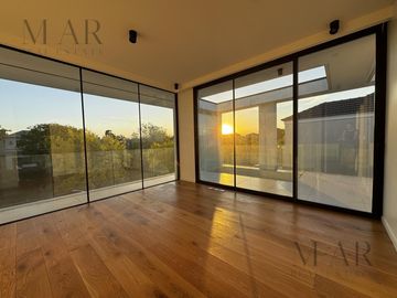 Casa en Venta exclusiva a la cancha de golf, en el Barrio El Golf, Nordelta