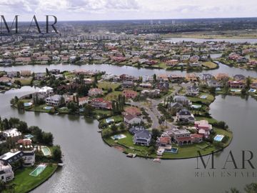 Casa en Venta exclusiva a la cancha de golf, en el Barrio El Golf, Nordelta