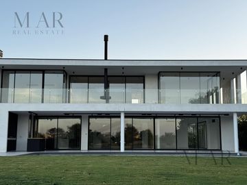 Casa en Venta exclusiva a la cancha de golf, en el Barrio El Golf, Nordelta