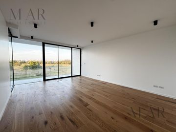 Casa en Venta exclusiva a la cancha de golf, en el Barrio El Golf, Nordelta
