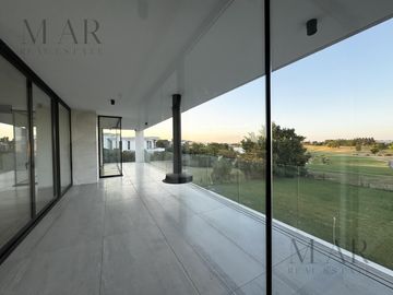 Casa en Venta exclusiva a la cancha de golf, en el Barrio El Golf, Nordelta