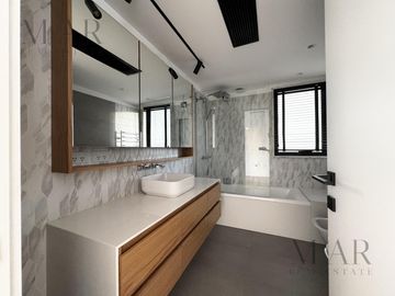 Casa en Venta exclusiva a la cancha de golf, en el Barrio El Golf, Nordelta