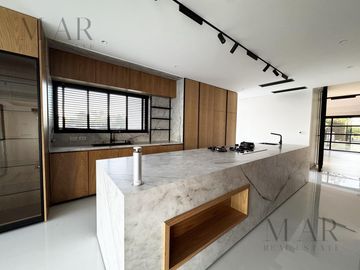 Casa en Venta exclusiva a la cancha de golf, en el Barrio El Golf, Nordelta