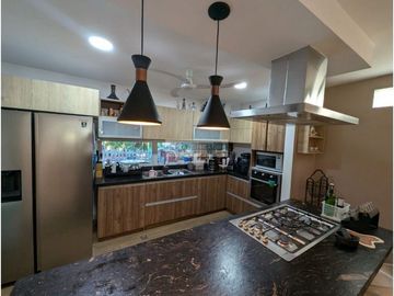 Se vende casa en Ciudad Jardin , remodelada