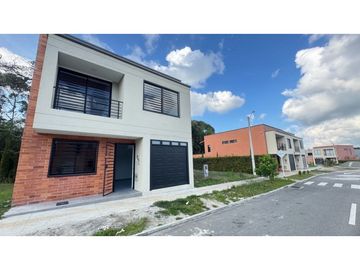 Casa para estrenar en unidad abierta en el Carmen de viboral LDC