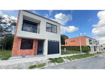 Casa para estrenar en unidad abierta en el Carmen de viboral LDC