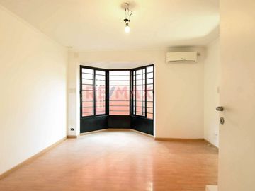Venta  hermosa casa 6 amb en Barracas con cocheras
