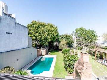 VENTA CASA 5 AMB C/ PARQUE PILETA COCHERAS CASEROS