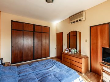 VENTA CASA 5 AMB C/ PARQUE PILETA COCHERAS CASEROS