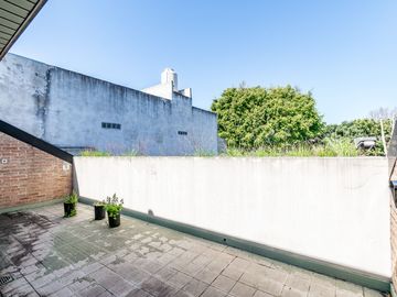 VENTA CASA 5 AMB C/ PARQUE PILETA COCHERAS CASEROS