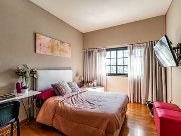 VENTA CASA 5 AMB C/ PARQUE PILETA COCHERAS CASEROS