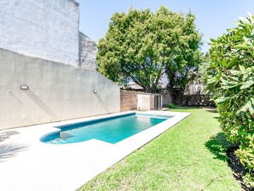 VENTA CASA 5 AMB C/ PARQUE PILETA COCHERAS CASEROS