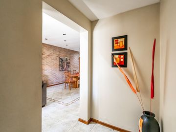 VENTA CASA 5 AMB C/ PARQUE PILETA COCHERAS CASEROS