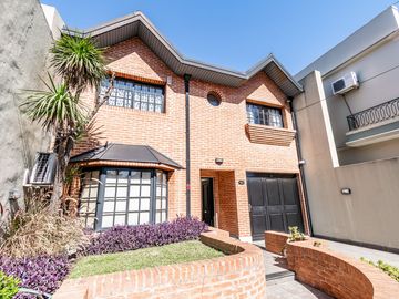 VENTA CASA 5 AMB C/ PARQUE PILETA COCHERAS CASEROS