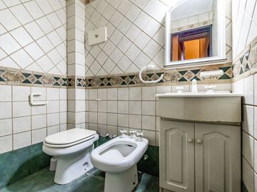 VENTA CASA 5 AMB C/ PARQUE PILETA COCHERAS CASEROS