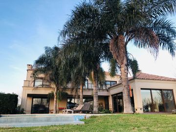 CASA 6 AMBIENTES  VENTA TERRAVISTA
