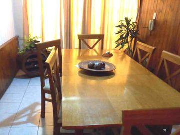 OPORTUNIDAD Casa  con departamento de servicio.