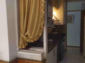 OPORTUNIDAD Casa  con departamento de servicio.