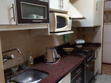 OPORTUNIDAD Casa  con departamento de servicio.