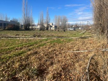 VENTA DE TERRENO EN EXCLUSIVO BARRIO - PLOTTIER