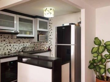 VENDO SUITE CON ESTUDIO EN LA ALPALLANA Y ALMAGRO