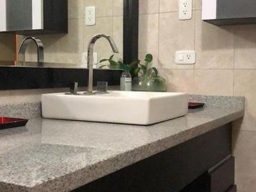 VENDO SUITE CON ESTUDIO EN LA ALPALLANA Y ALMAGRO