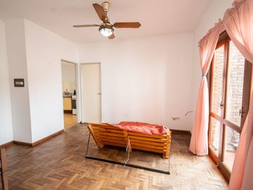 VENTA DPTO ZONA TRIBUNALES DE 3 DORM CON COCHERA