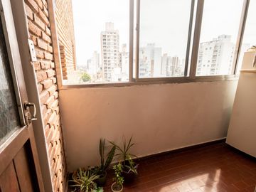 VENTA DPTO ZONA TRIBUNALES DE 3 DORM CON COCHERA