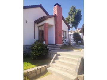SE VENDE CASA ESQUINA EN QUILPUE CENTRO AMPLIO TERRENO